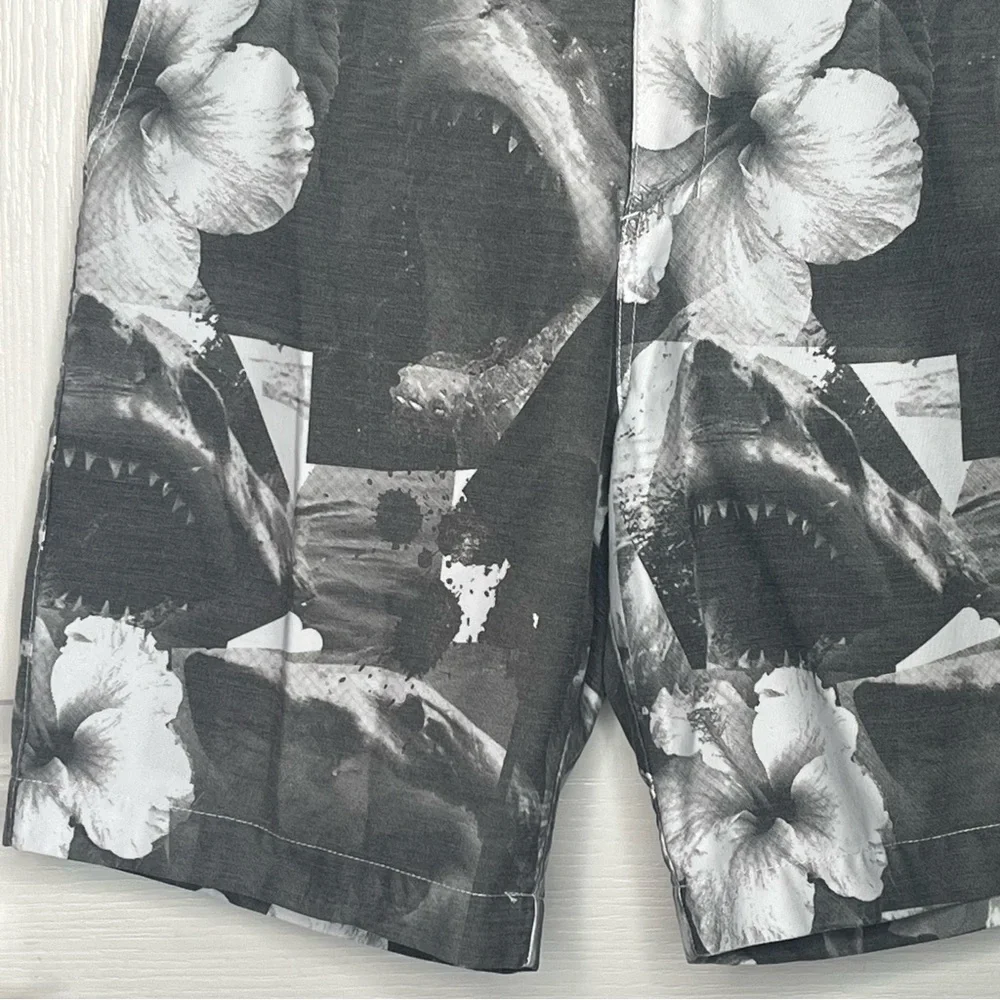 Billabong Men’s Flat Front Shorts Size 34 Gray White Shark Floral Print Pockets
